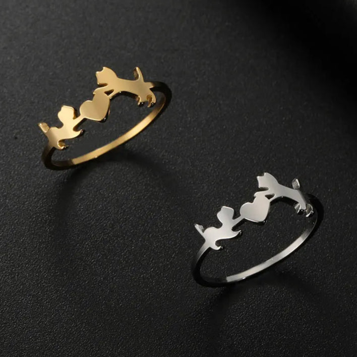 Romantic Cats Holding Heart Ring-Catonomy-Catonomy