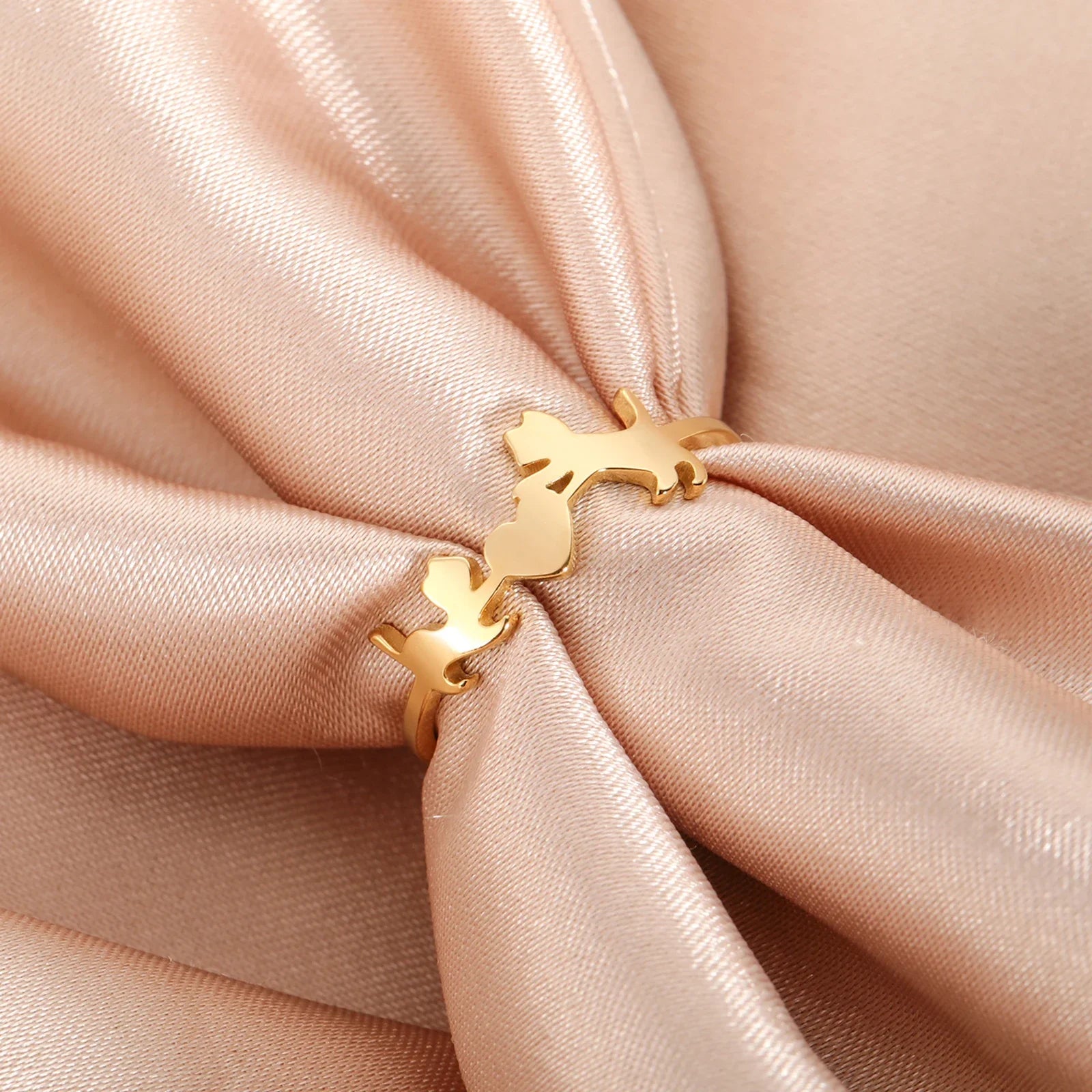 Romantic Cats Holding Heart Ring-Catonomy-Golden-7 (17 mm)-Catonomy